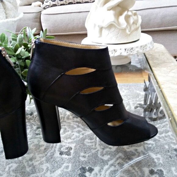 Adrienne Vittadini Leather Cutout Open Toe Ankle Booties Size 9 Black Block - Picture 2 of 8
